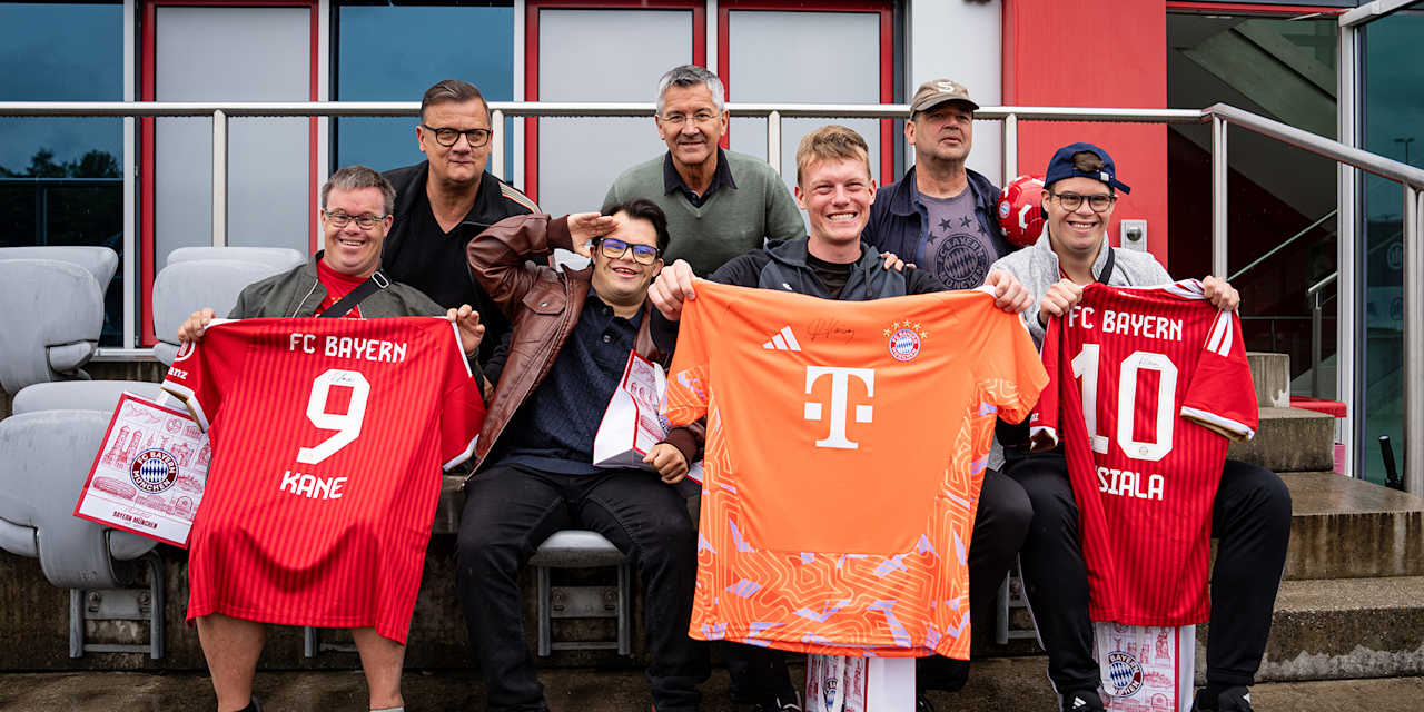 Ein Team des Films "Das gewisse Etwas" mit Herbert Hainer