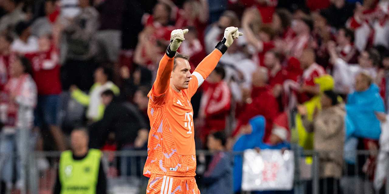 Manuel Neuer jubelt beim 5:1-Sieg des FC Bayern im Bundesliga-Eröffnungsspiel gegen den VfB Stuttgart