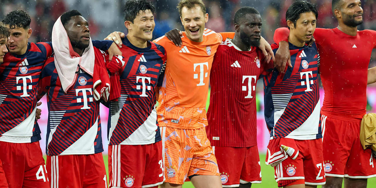 Manuel Neuer beim Schlussjubel mit dem FC Bayern