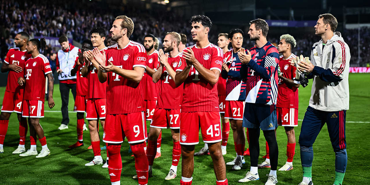 Schlussjubel des FC Bayern mit Harry Kane nach dem Sieg beim VfL Osnabrück in der ersten DFB-Pokalrunde