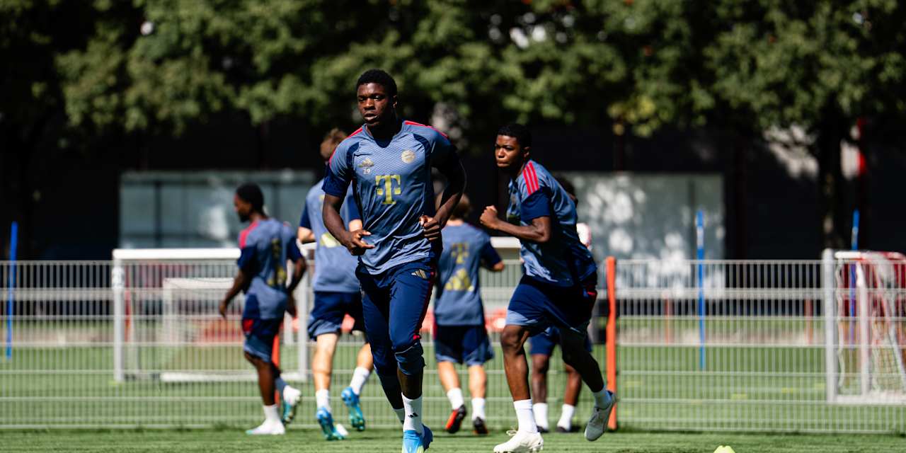 Bastian Assomo läuft im Training der Amateure.