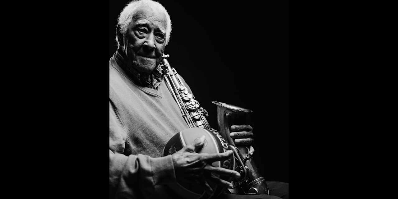 Ernie Butler Sitzend