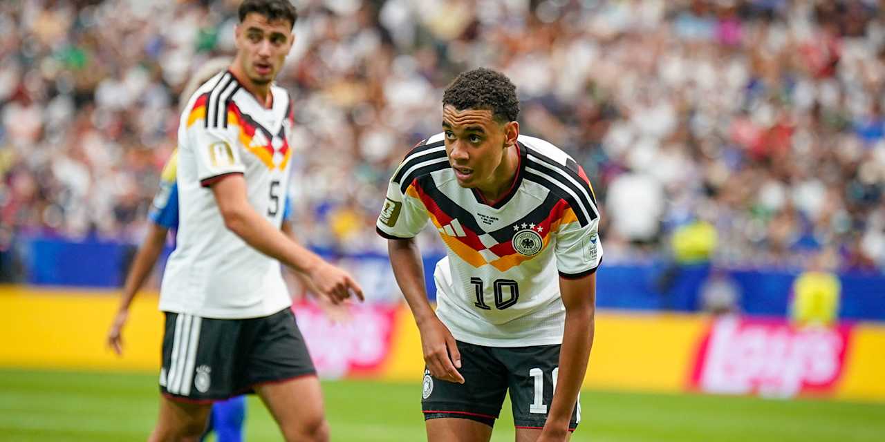 Aleks Pavlovic und Jamal Musiala im Trikot der deutschen Nationalmannschaft