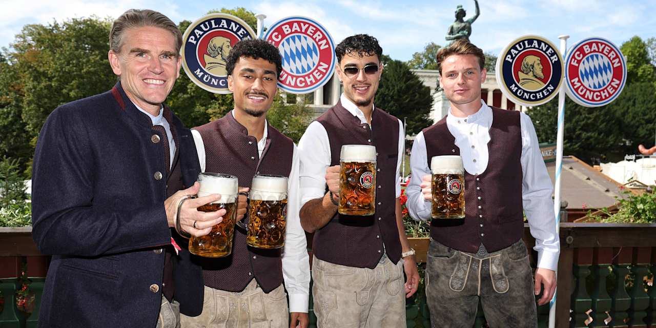 Freund, Brown, Pavlovic und Urbig auf dem Oktoberfest