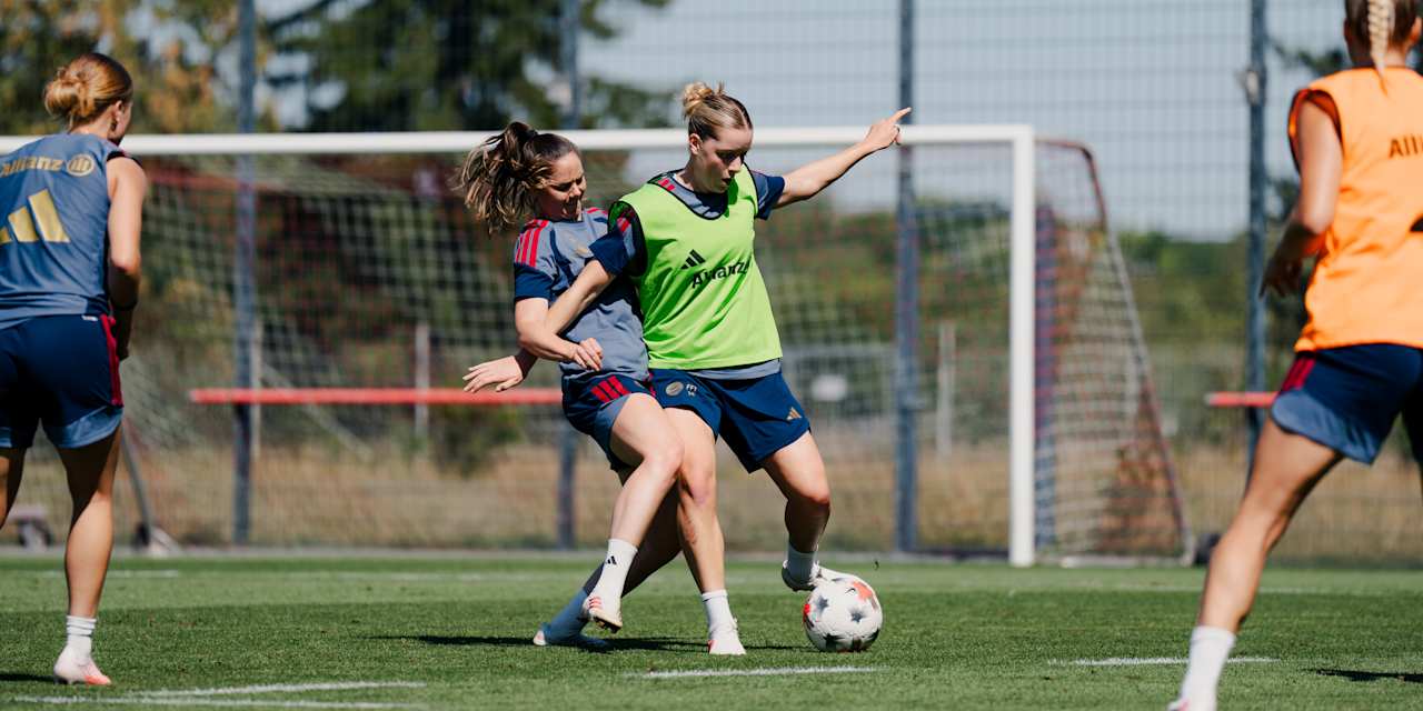 Sarah Zadrazil und Alara während einer Einheit am FC Bayern Campus.