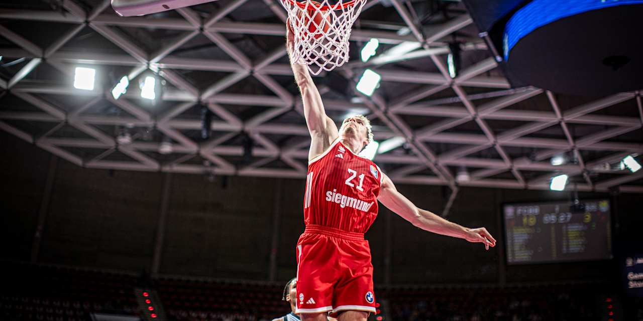 Justus Hollatz Dunk
