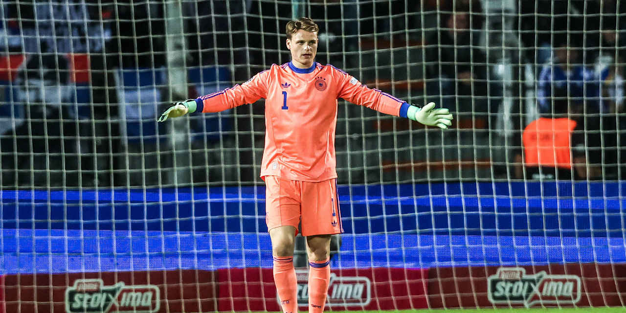 Jonas Urbig beim Länderspiel gegen Griechenland