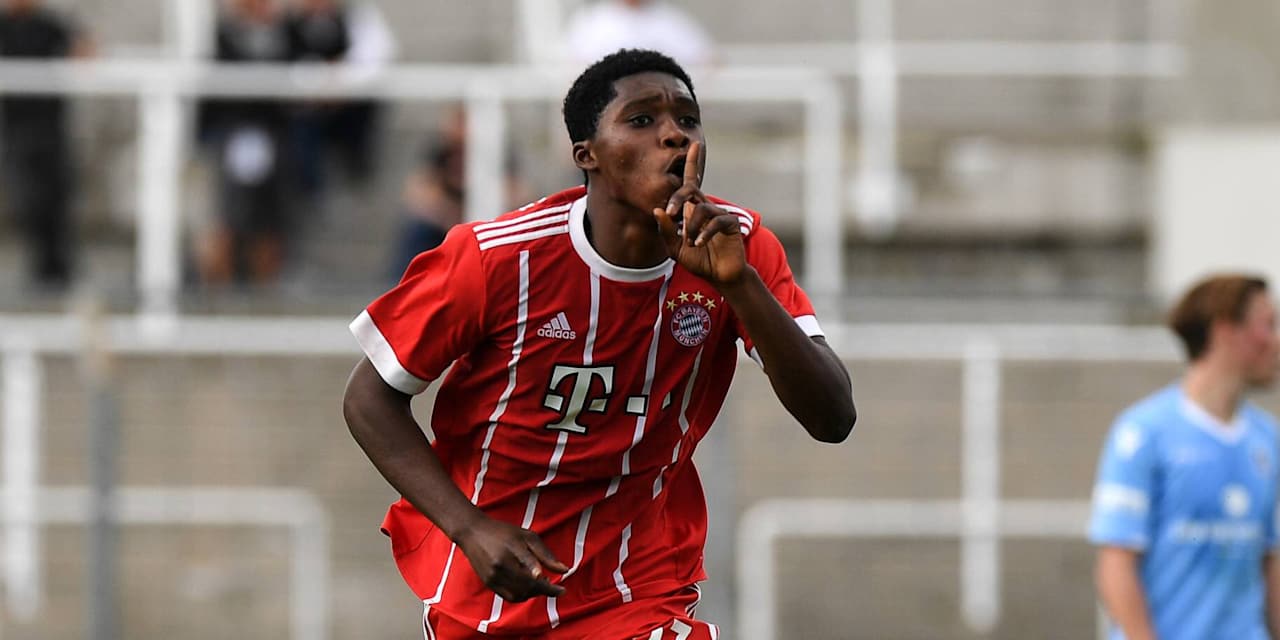 Derrick Köhn im Trikot der FC Bayern Amateure