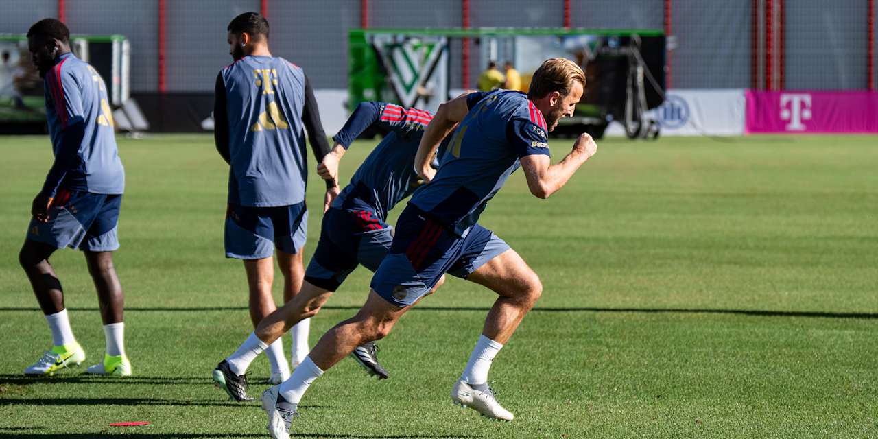 Harry Kane setzt zum Sprint an im Abschlusstraining des FC Bayern vor dem Bundesliga-Spiel gegen RB Leipzig.