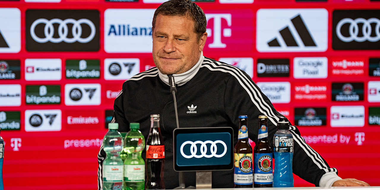 Max Eberl auf der Pressekonferenz des FC Bayern