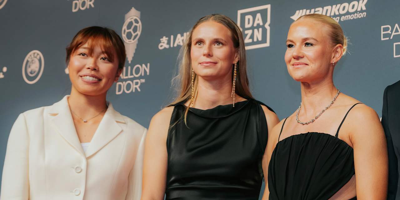 Momoko Tanikawa, Klara Bühl, Pernille Harder bei der Ballon d'Or-Gala