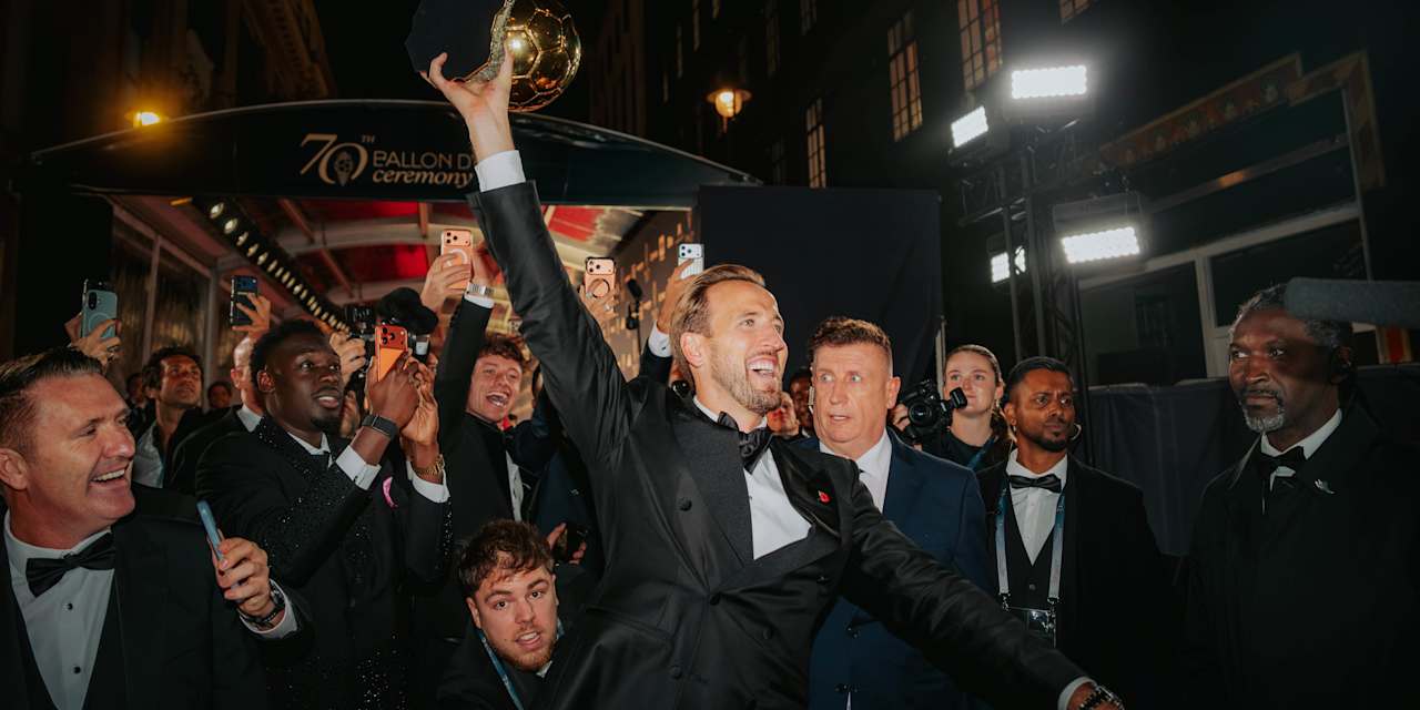 Harry Kane jubelt mit dem Ballon d'Or