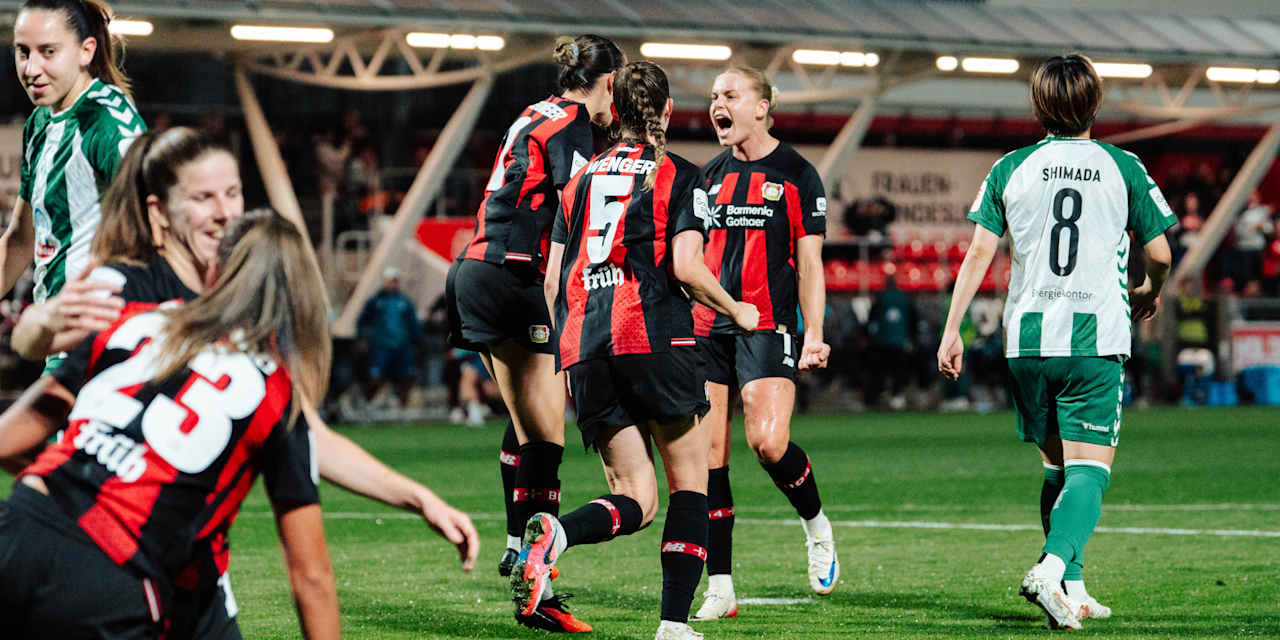 Bayer 04 Leverkusen bejubelt ein Tor in der Bundesliga.