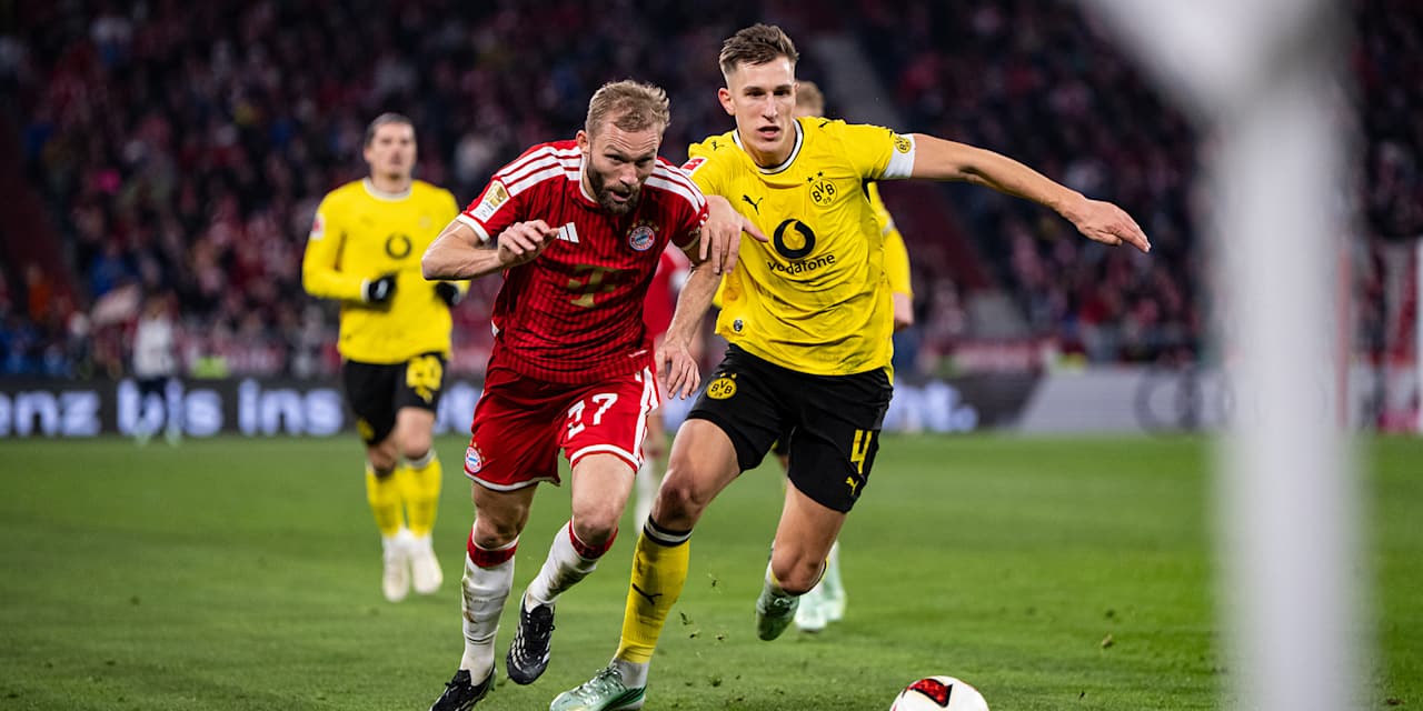 Konrad Laimer im Zweikampf mit Nico Schlotterbeck im Bundesliga-Spiel des FC Bayern gegen Borussia Dortmund.