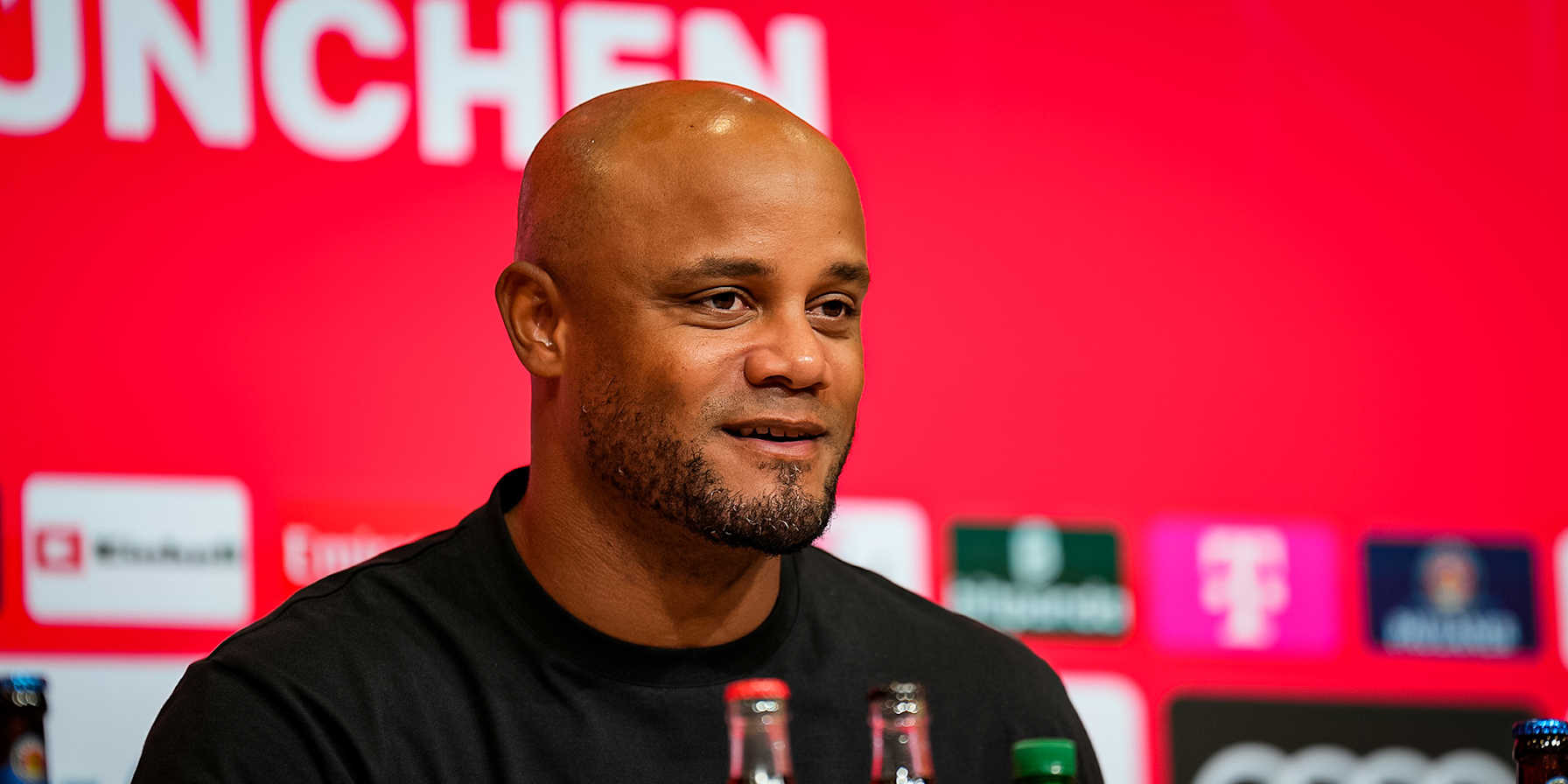 Vincent Kompany auf der Pressekonferenz nach dem 6:0-Auftaktsieg des FC Bayern in der Bundesliga gegen RB Leipzig