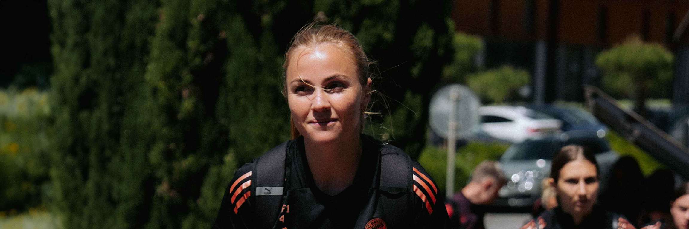 Captain Glodis Perla Viggosdottir with a suitcase and rucksack on the way to the hotel.
