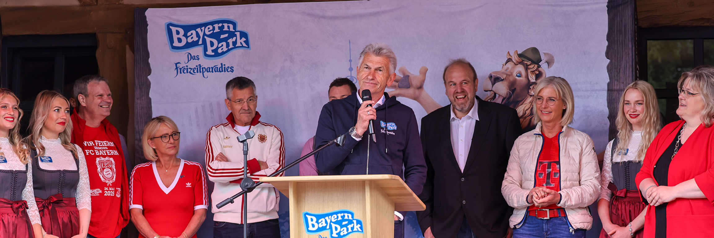 Klaus Augenthaler auf dem Podium beim Fanfest im Bayern Park