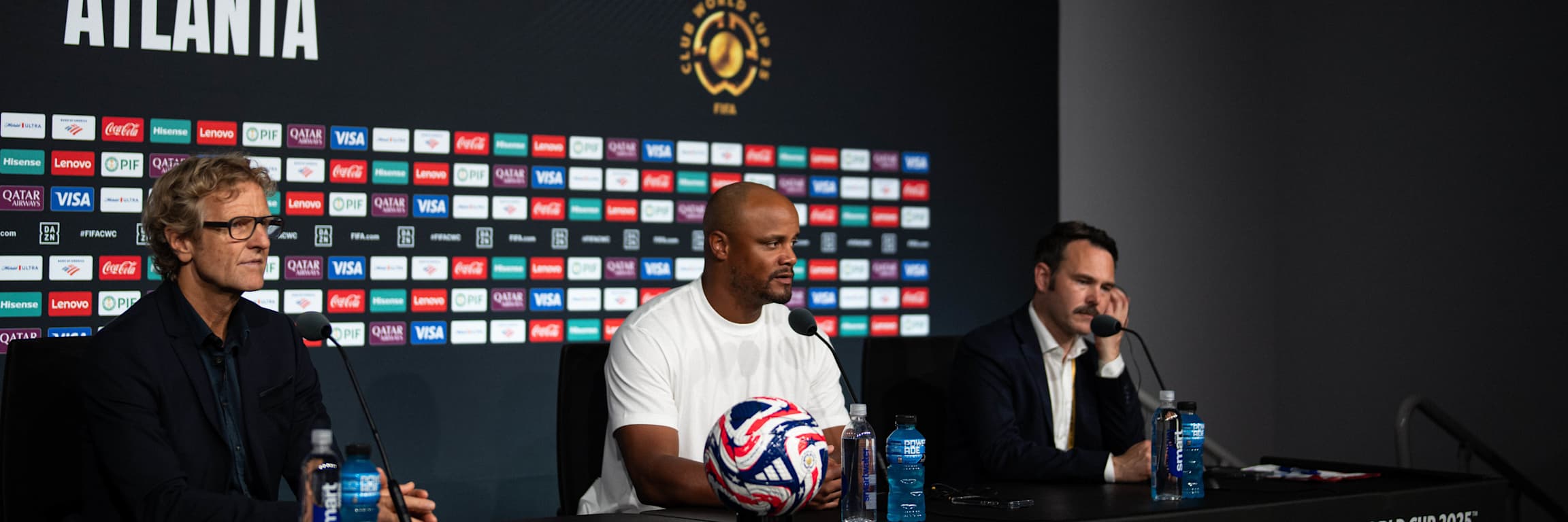 Vincent Kompany auf der Pressekonferenz nach dem Klub-WM-Spiel des FC Bayern gegen Paris Saint-Germain
