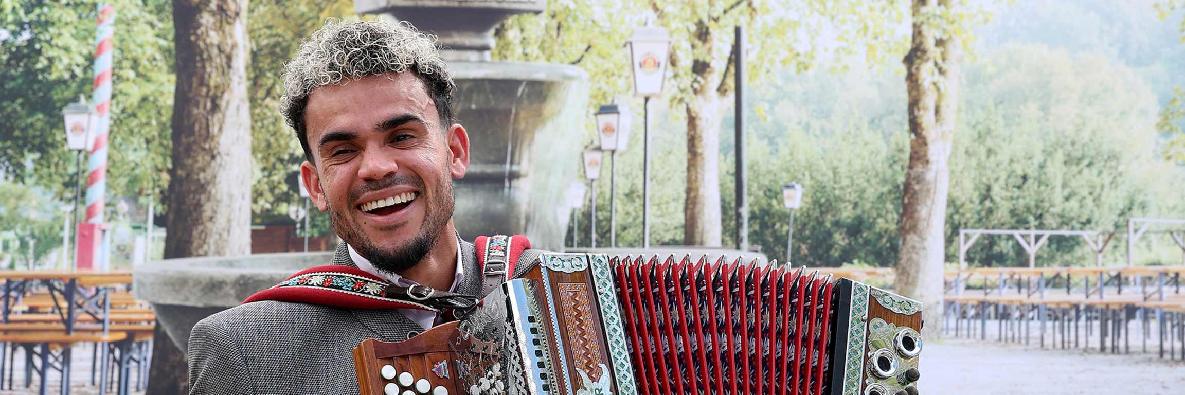 FC Bayern Lederhosen Paulaner