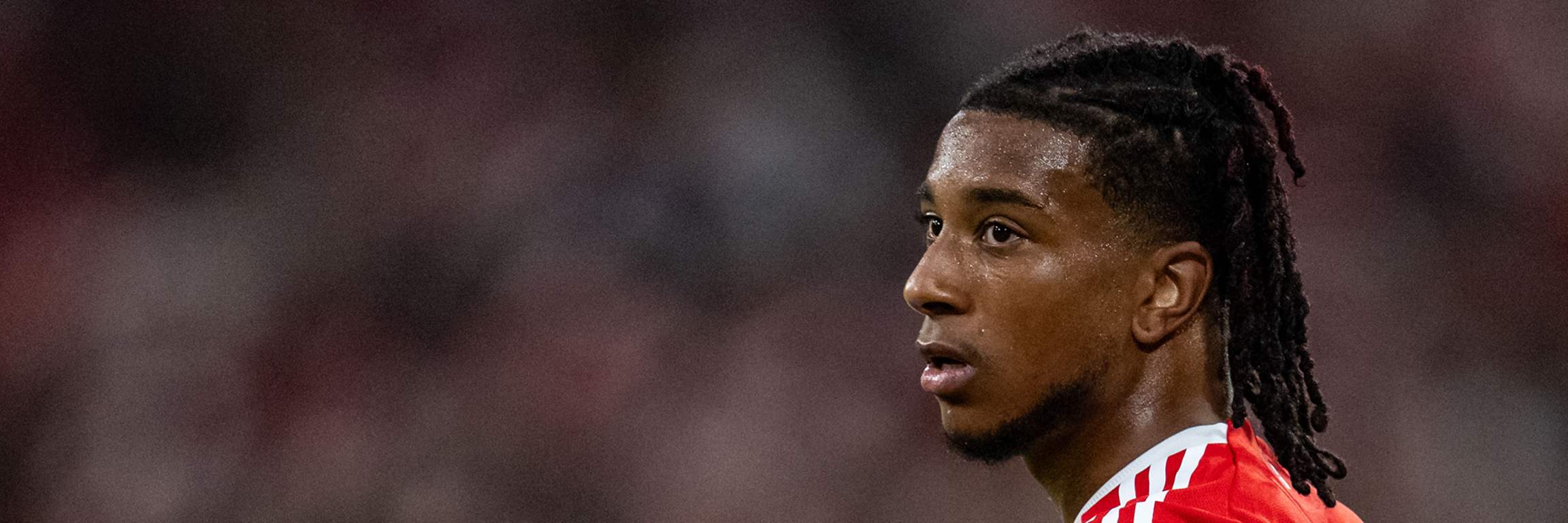 Michael Olise bejubelt ein Tor gegen Leipzig