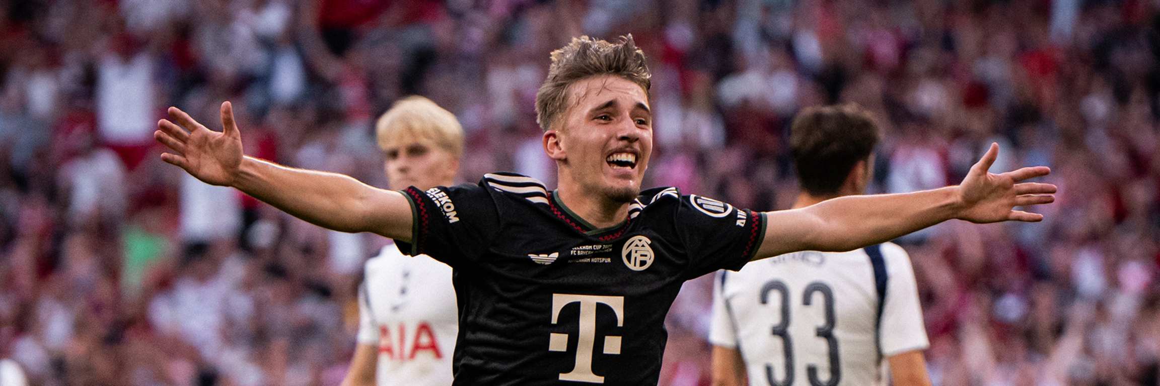 Lennart Karl bejubelt sein Tor im Telekom Cup gegen Tottenham