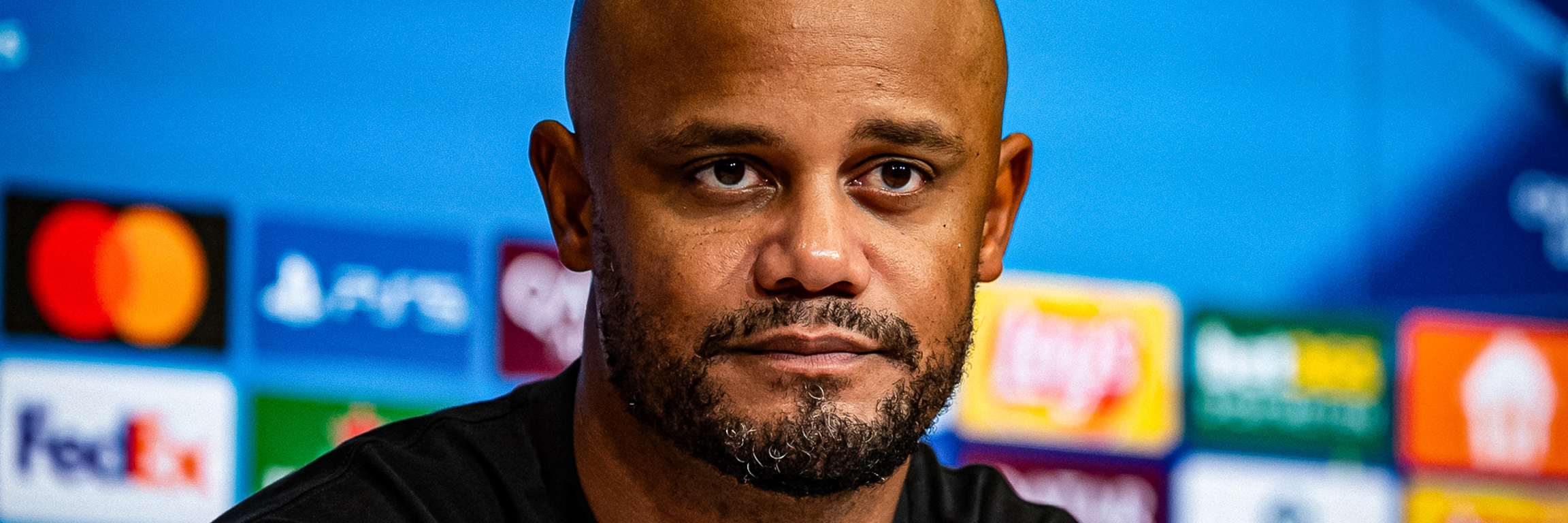 Vincent Kompany auf der Pressekonferenz nach dem Heimsieg des FC Bayern zum Auftakt in die Champions League gegen den FC Chelsea