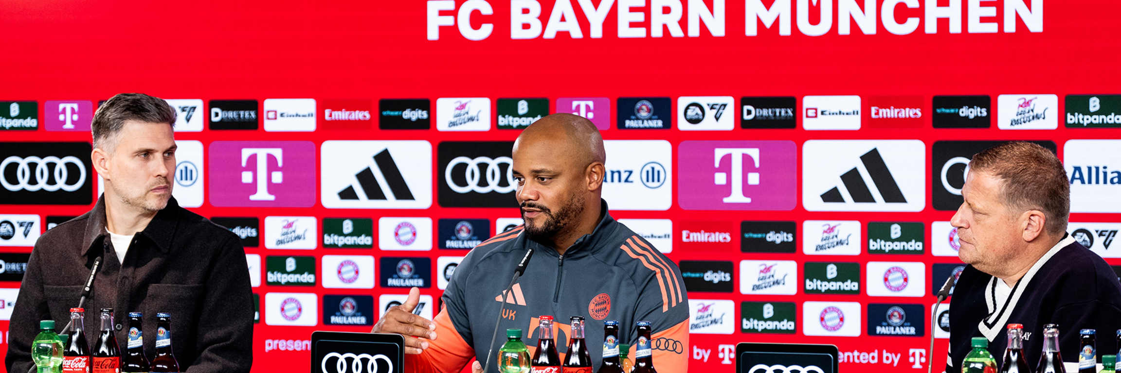 Holger Quest, Vincent Kompany, Max Eberl im Pressetalk des FC Bayern vor Gladbach