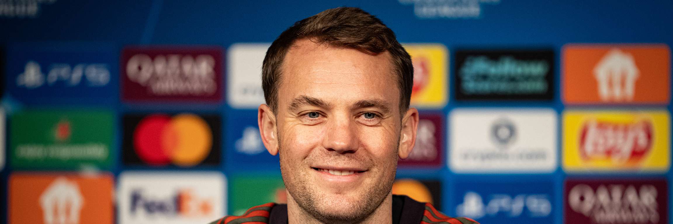 Manuel Neuer spricht auf der PK vor dem Spiel bei PSG