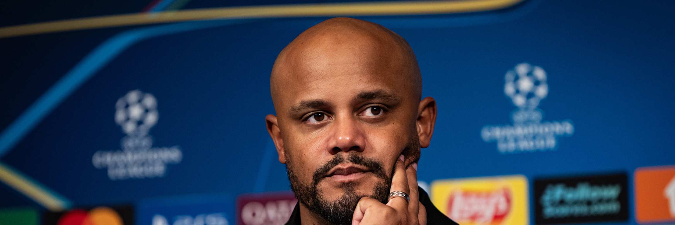 Vincent Kompany auf der PK in Paris