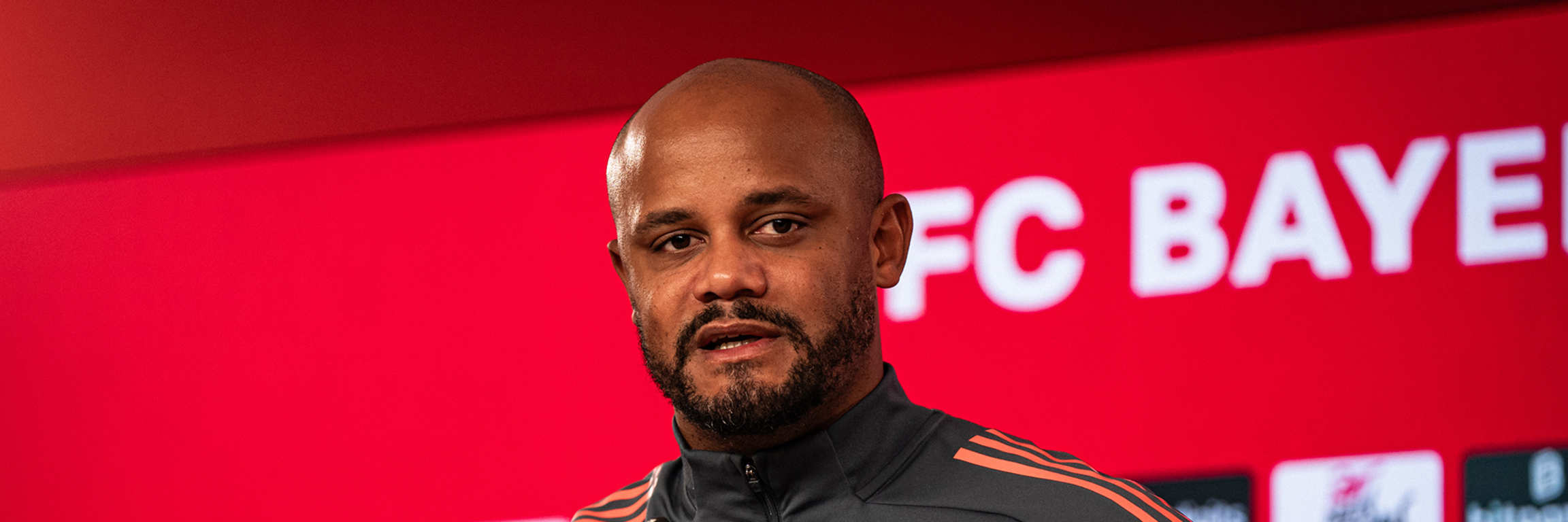 Vincent Kompany spricht auf der PK vor dem Spiel gegen Union
