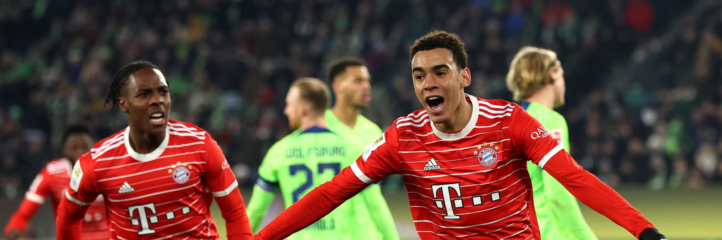 Jamal Musiala jubelt nach seinem Tor gegen den VfL Wolfsburg