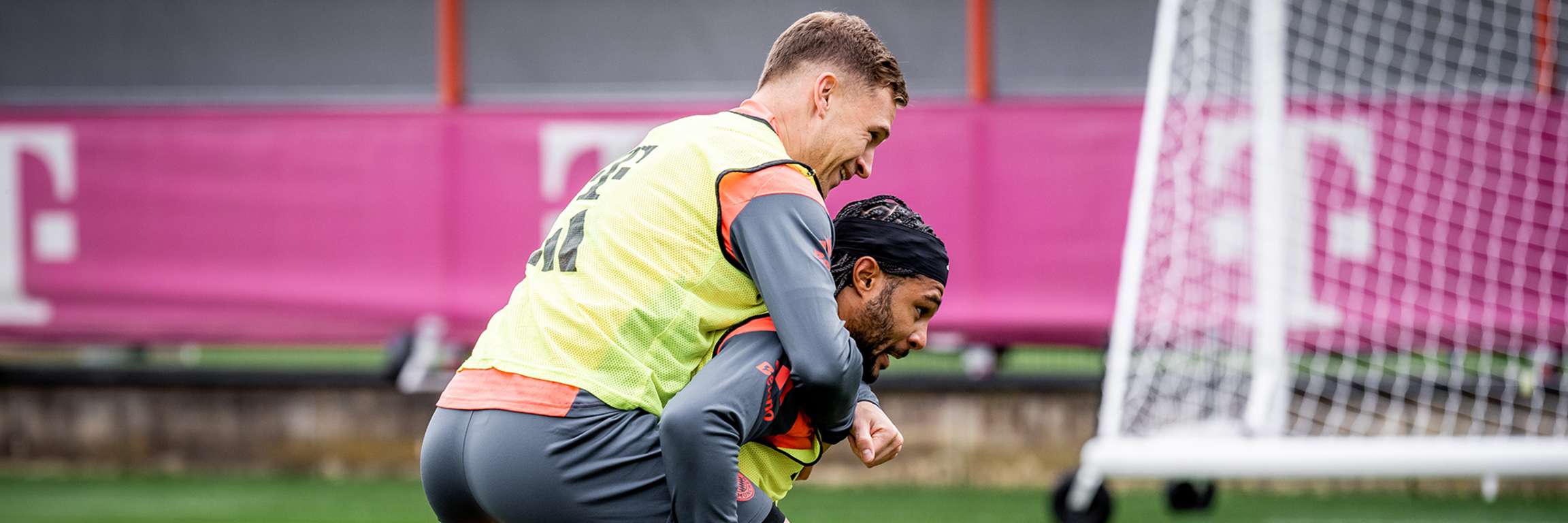 Hier geht es zum Video mit den besten Szenen des FC Bayern Trainings im Oktober 2025