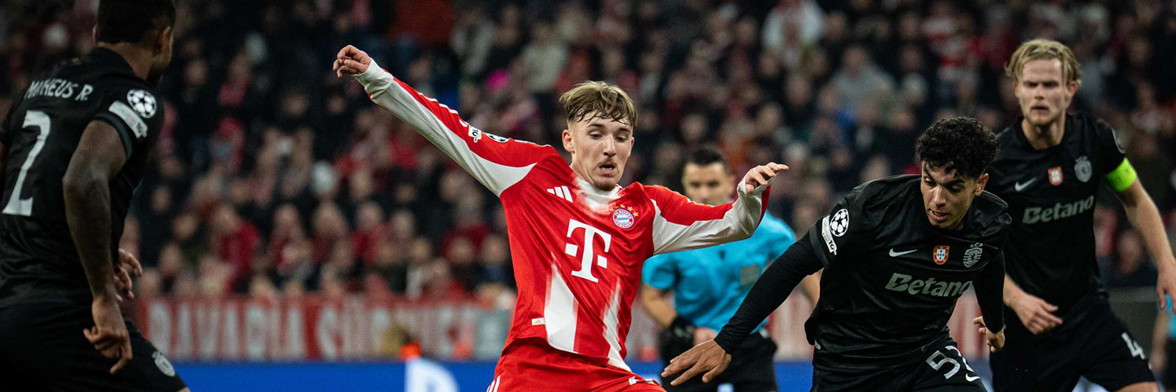 Lennart Karl im Zweikampf mit einem Sporting-Spieler