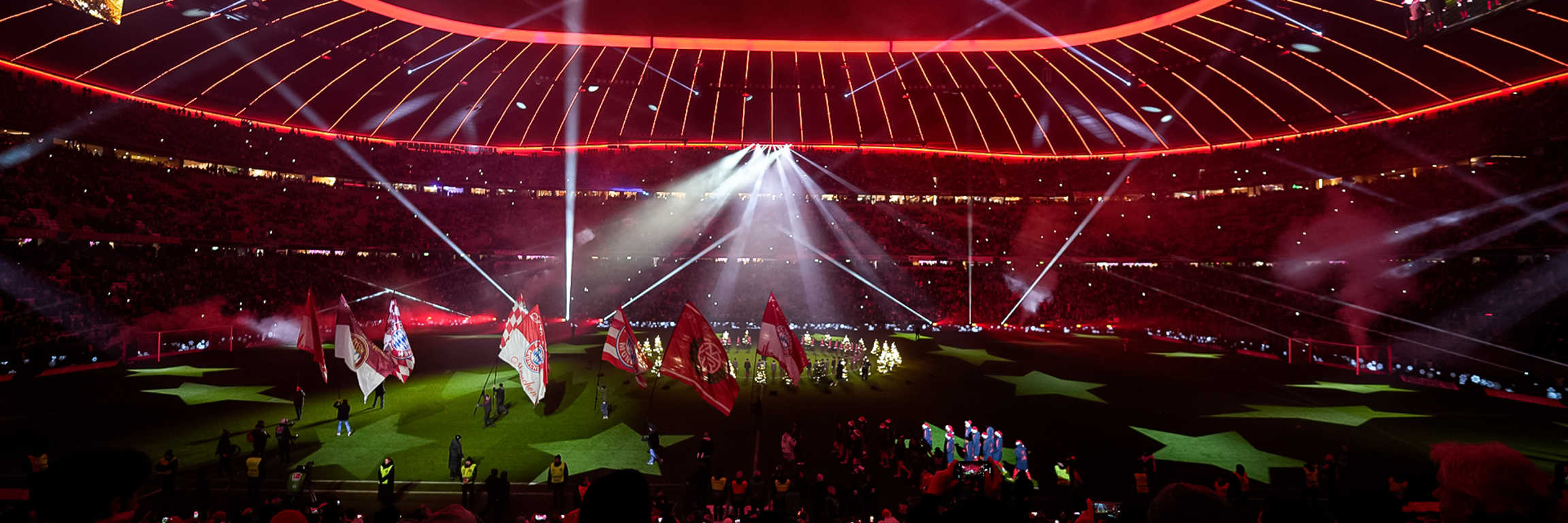 Weihnachtliche Stimmung in der Allianz Arena nach dem Heimspiel des FC Bayern gegen den 1. FSV Mainz 05 in der Bundesliga