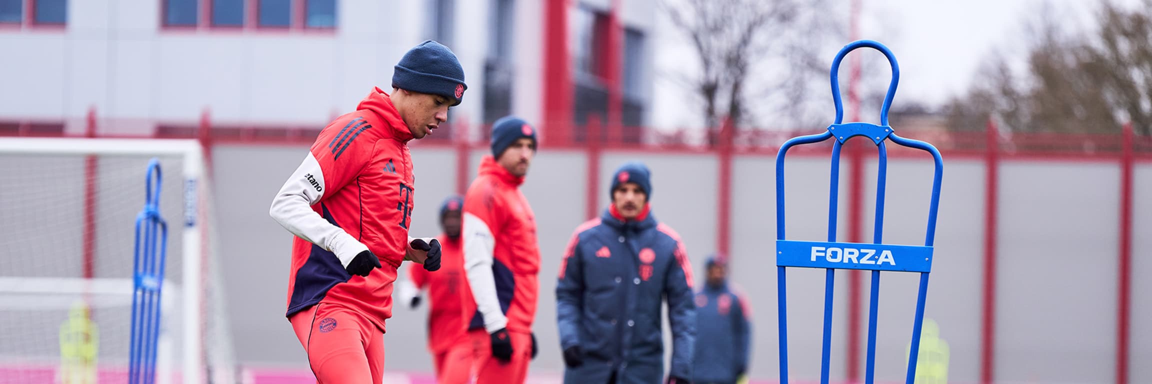 Jamal Musiala am Ball im FC Bayern-Training