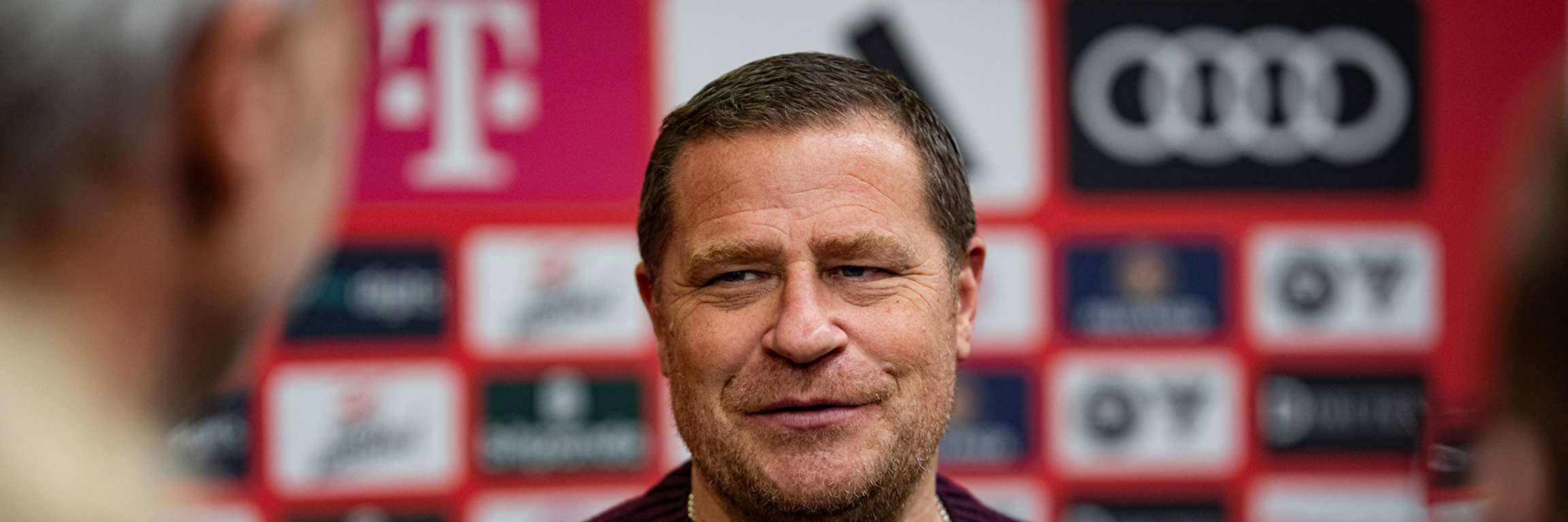 Sportvorstand Max Eberl im Interview in der Mixed-Zone der Allianz Arena nach dem 8:1 des FC Bayern gegen Wolfsburg