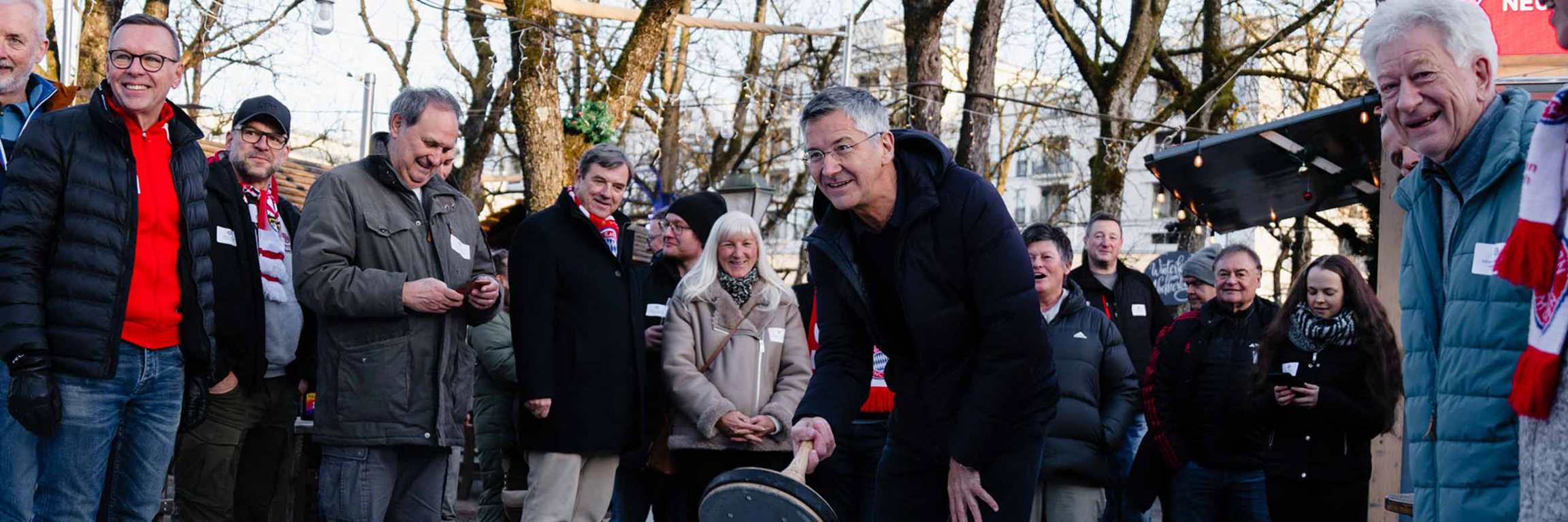Herbert Heiner beim Eisstockschießen im Rahmen eines Events des FC Bayern für seine Mitglieder.