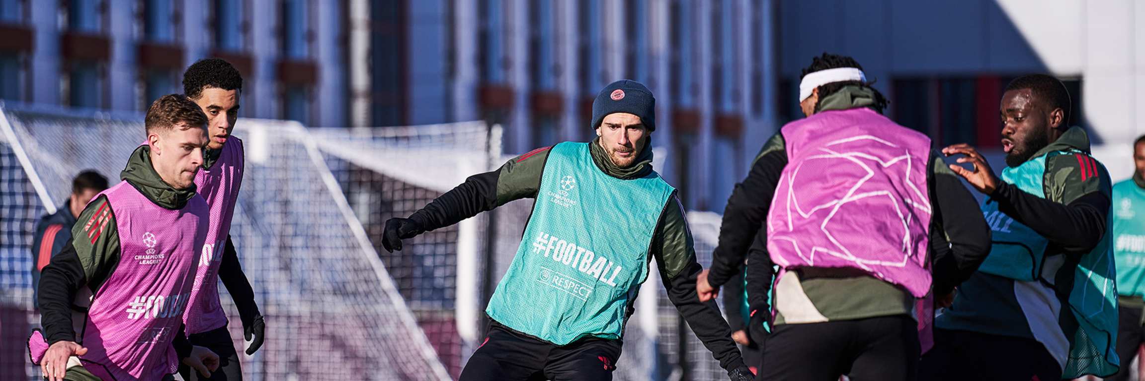 Leon Goretzka am Ball im Abschlusstraining des FC Bayern vor dem Champions League-Spiel gegen Union Saint-Gilloise