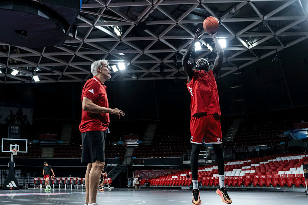 Wenyen Gabriel and teammates hit the court