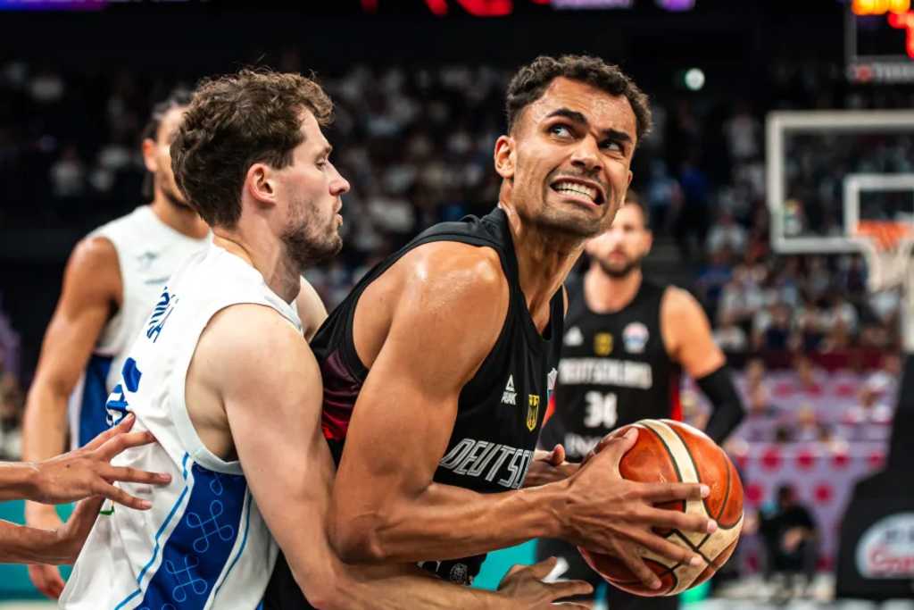 Oscar da Silva im Zweikampf