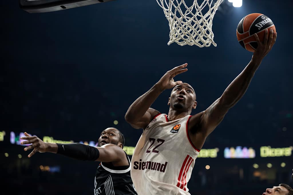 Isiaha Mike with the Layup