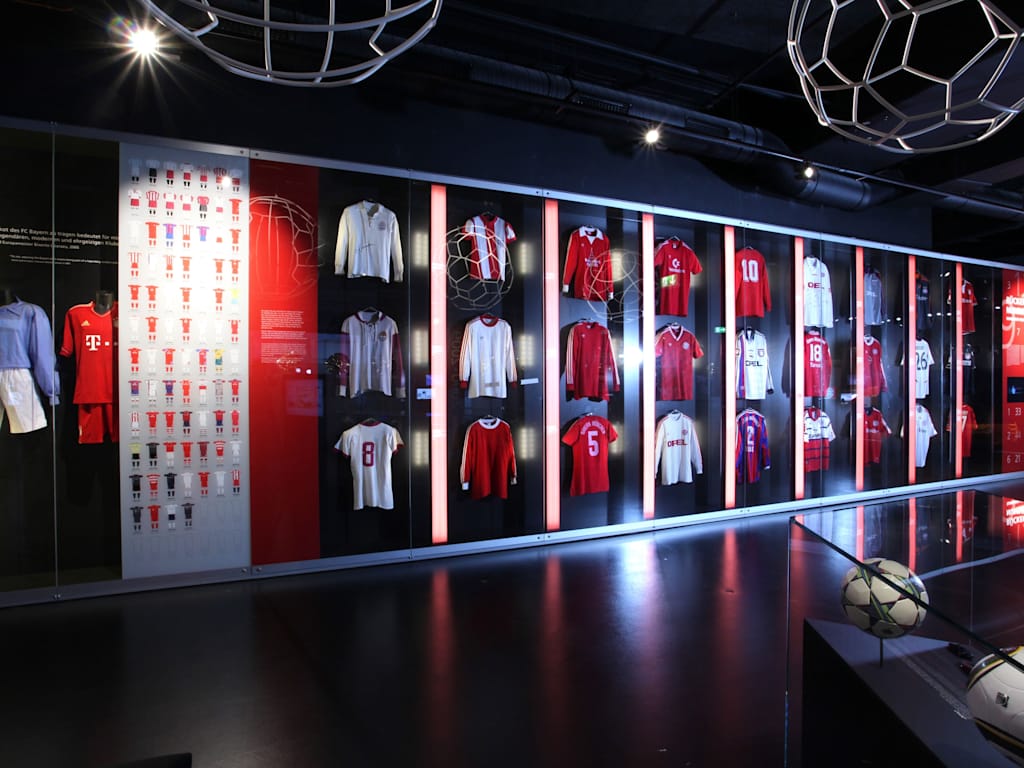 fcbayernerlebniswelt_trikotwand
