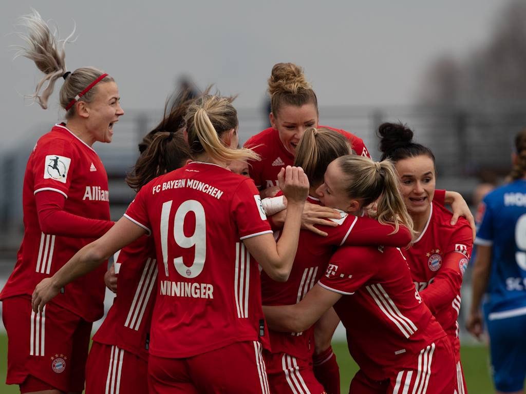 Frauen_Sand_FCB_201220