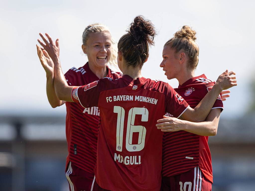 04_Glas_Dallmann_SCS-FCB-Frauen_210904_IMA