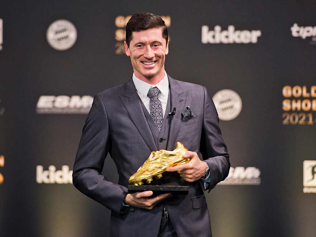 05_Lewandowski_GoldenerSchuh_210921_Kicker