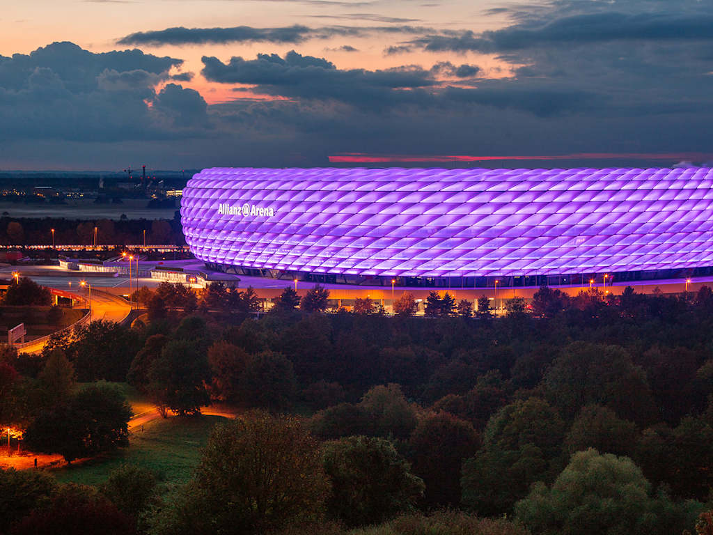 Allianz-Arena_Lila-3-_201203_DUC