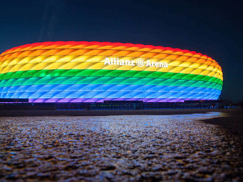190713_allianz_arena-regenbogen_fcb