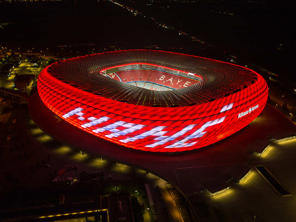 The Allianz Arena shone in a special illumination to celebrate Sadio Mané's move to FC Bayern.