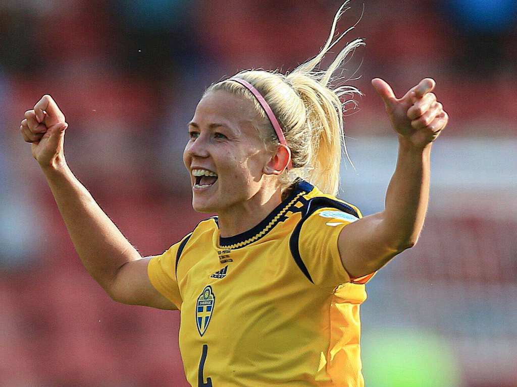 FC Bayern Spielerin Hanna Glas jubelt mit Schweden