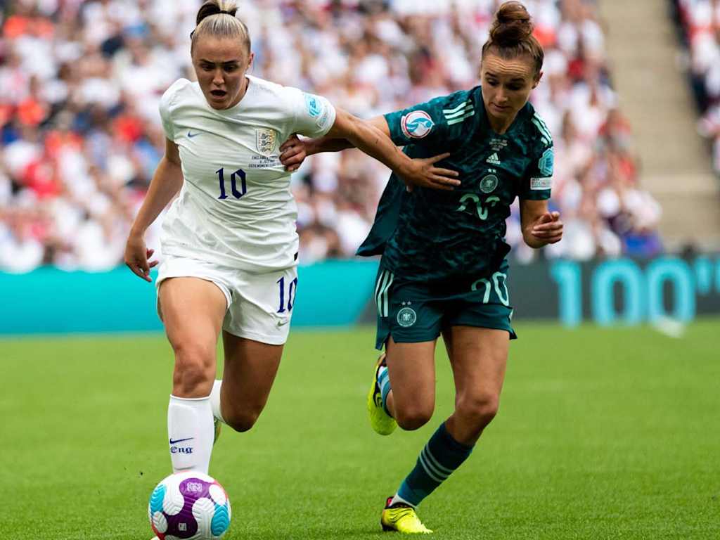 Georgiea Stanway und Lina Magull im EM-Finale in Wembley.